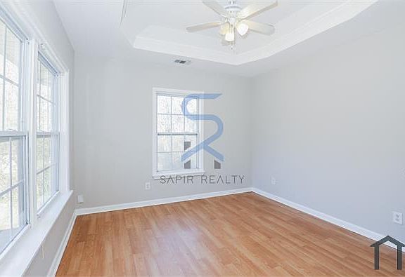 5th image of 2878 Humphries Dr SE