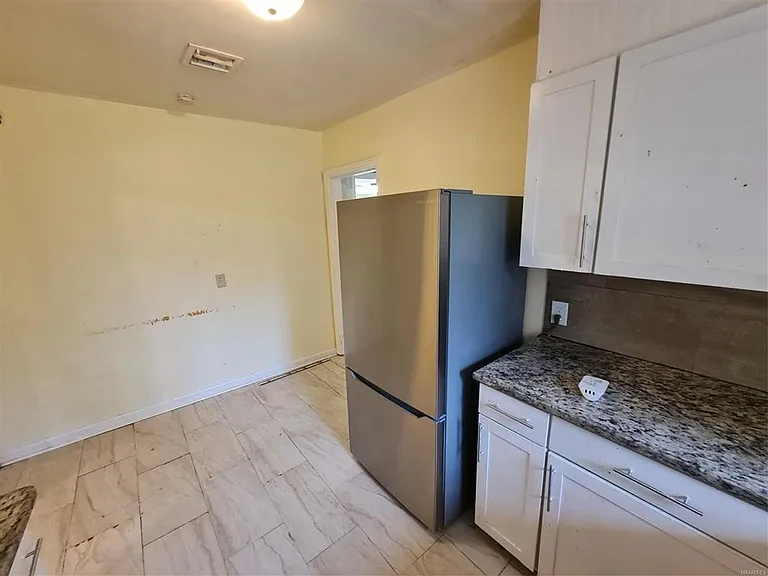 1220 Lynwood Dr — Photo 9