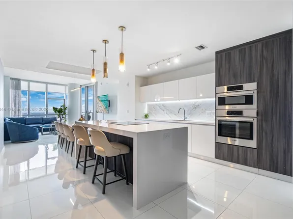 851 NE 1st Ave #3301, Miami, FL 33132