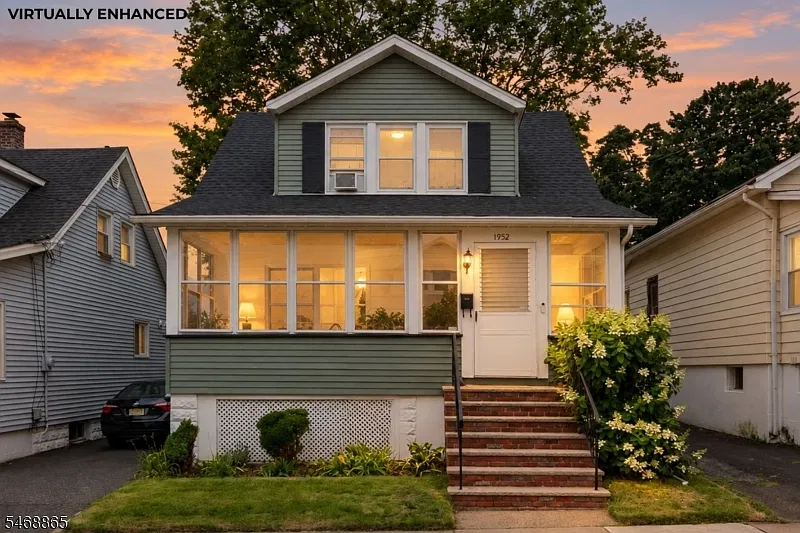 2 bed, 1.0 bath, $2,500 — Photo 2