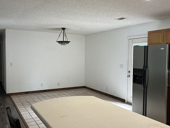 5th image of 539 Elm Ct