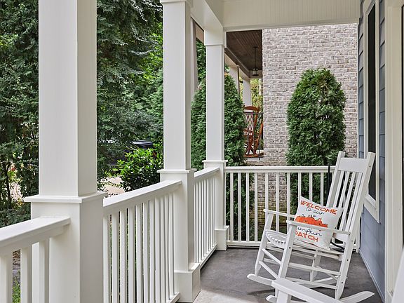 4th image of 124 Lincoln Ct #A