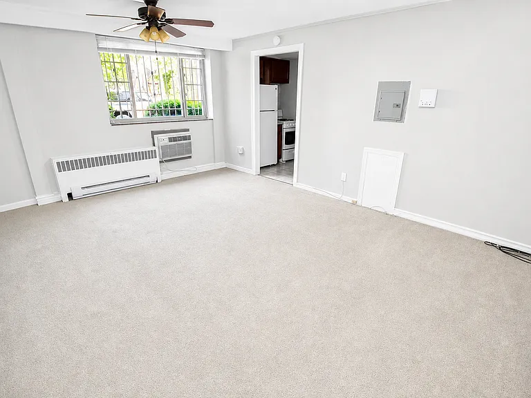 348 S Highland Ave — Photo 2
