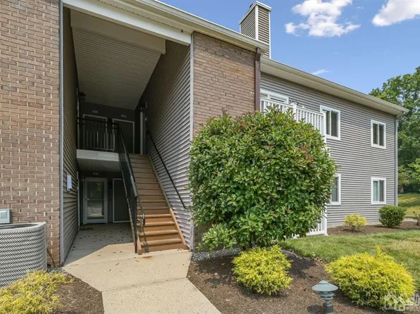 8615 Tamarron Dr, Plainsboro, NJ 08536