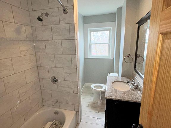 5th image of 185 Kendrick Ave #2