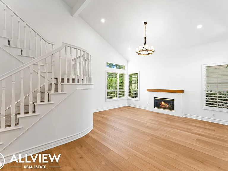 15 Summitcrest — Photo 4