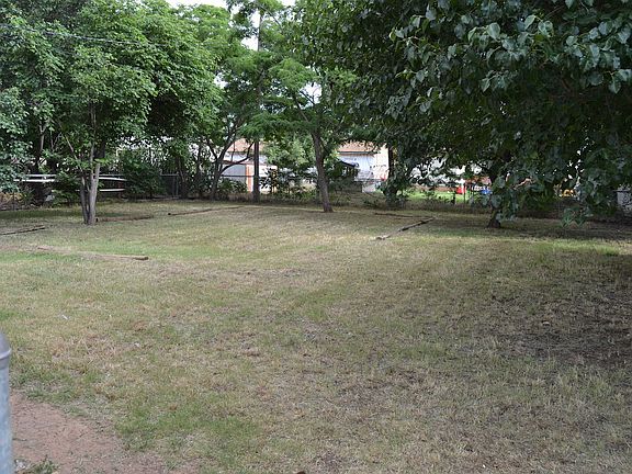 2nd image of 704 Coventry Cir