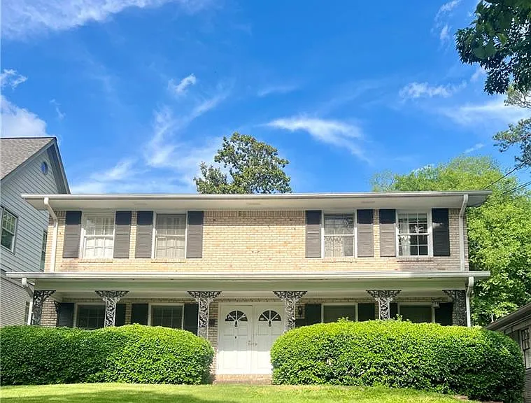 2429 Glenwood Dr NE #A — Photo 1
