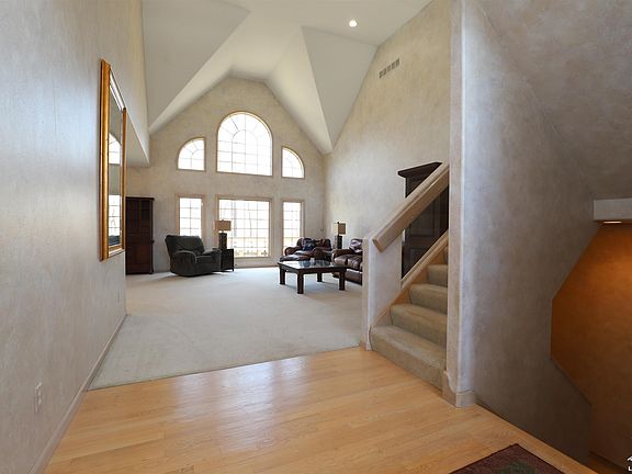 4th image of 7241 Hidden Valley Dr