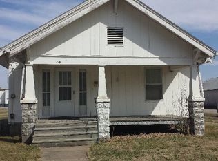 214 N Cherokee St, Girard, KS 66743
