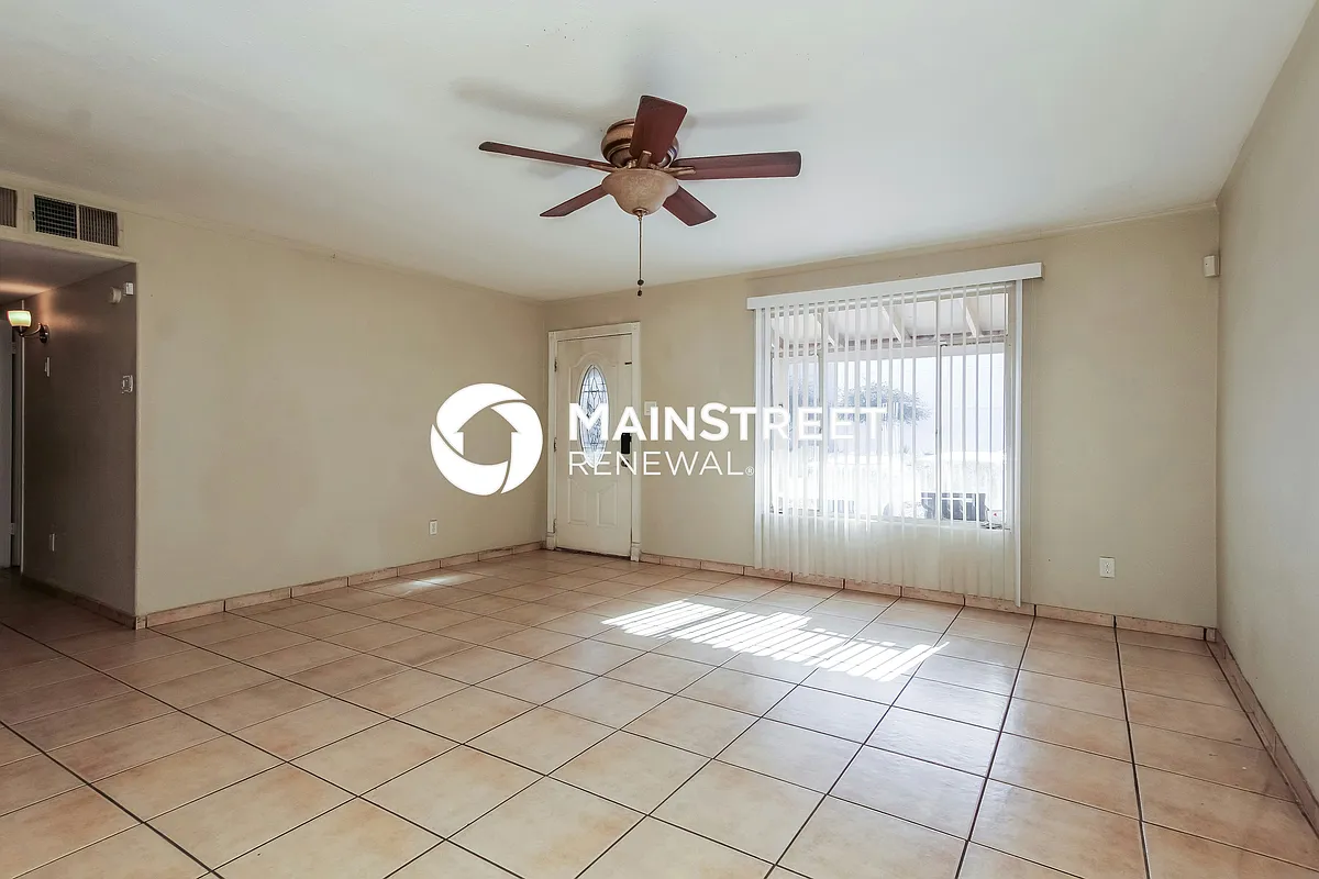Living Room - 4436 N 47th Ave