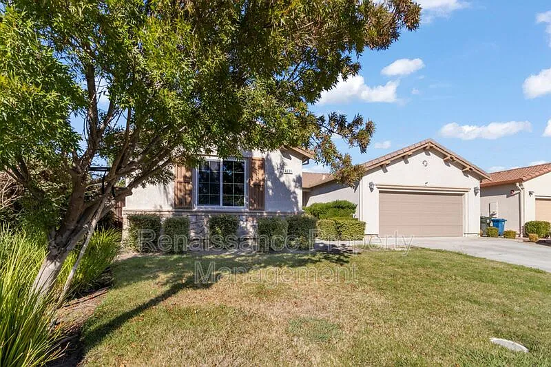 4 bed, 2.0 bath, 2004 sqft, $3,500 — Photo 4