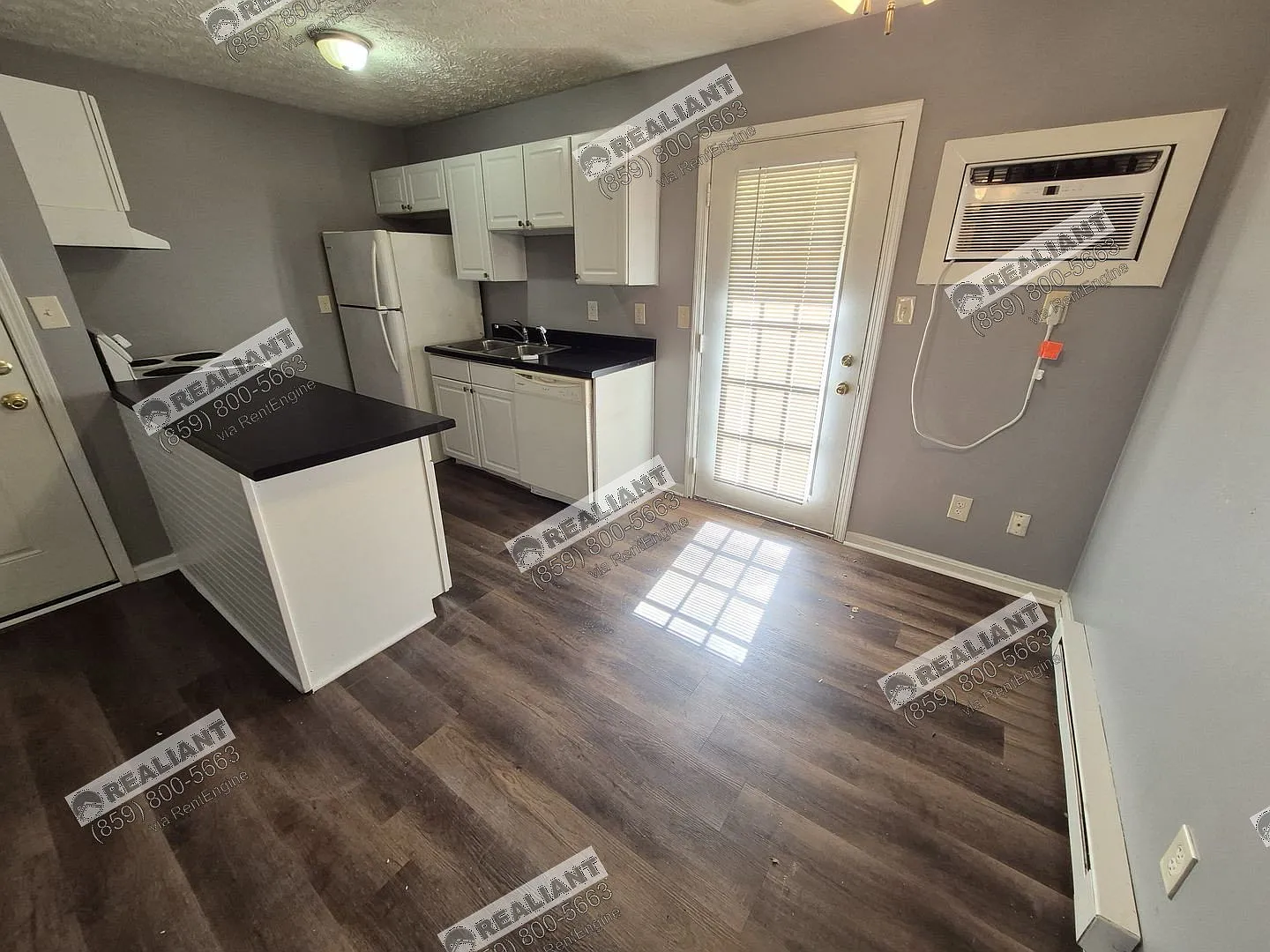 2 bed, 1.0 bath, $1,095 — Photo 4
