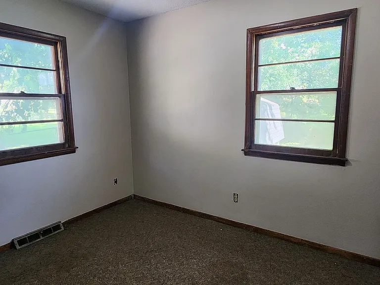 103 Loomis Ave — Photo 4