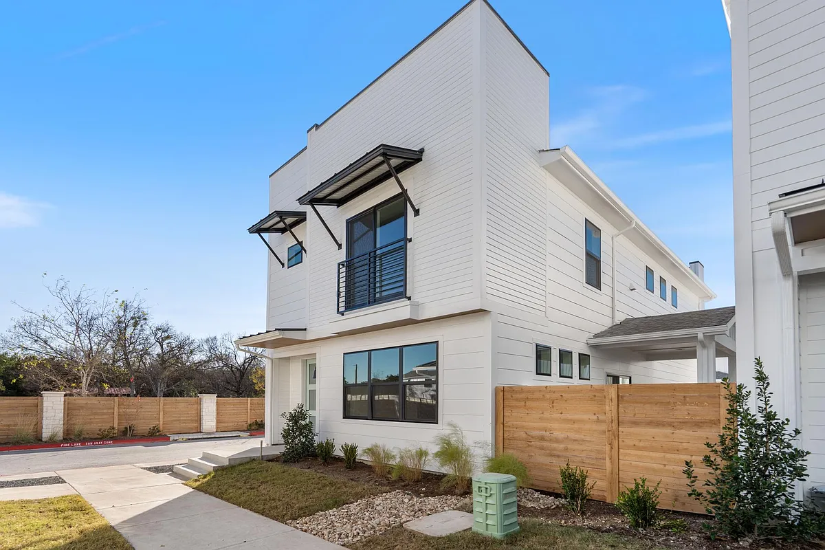 Building Photo - 7601 Cooper Ln #4