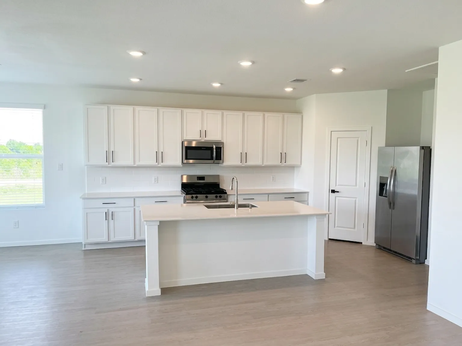 3 bed, 1627 sqft, $2,450 — Photo 4