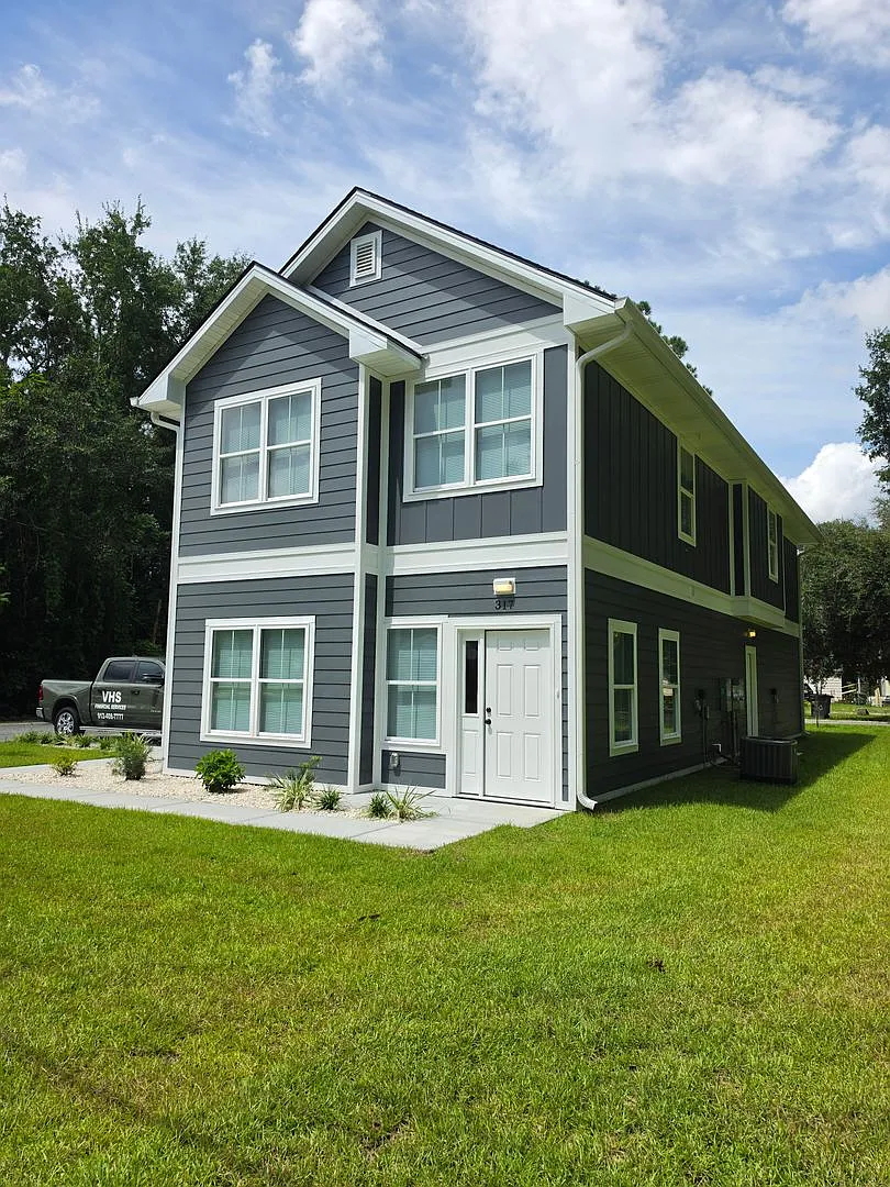 Charming 3 bed, 1.5 bath — Photo 2