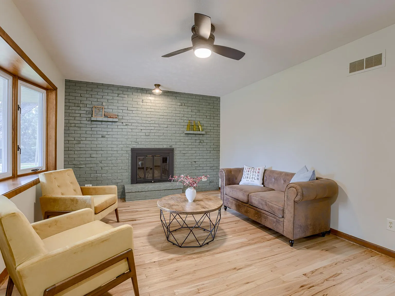 1711 Donald Cir — Photo 4
