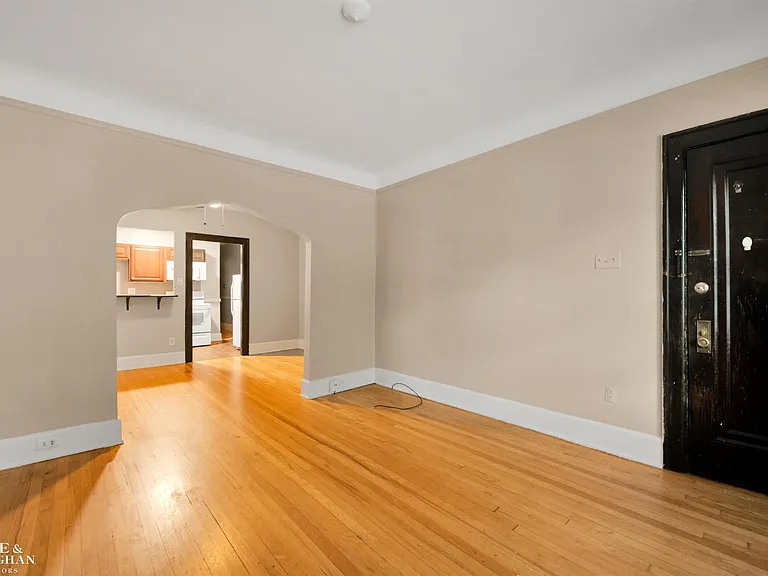 815 Beaconsfield Ave #2N — Photo 2