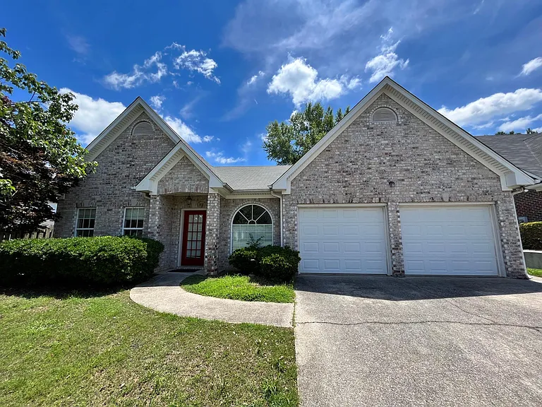 228 Lenox Ln — Photo 1