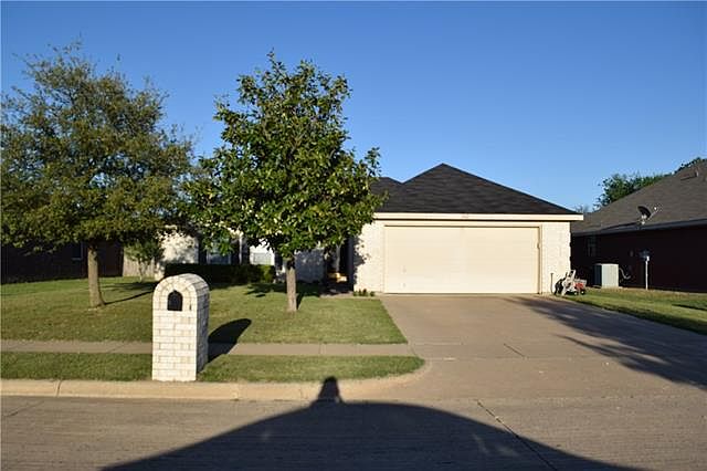 1st image of 210 Chesterfield Cir