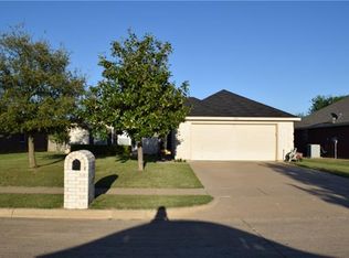 210 Chesterfield Cir, Waxahachie, TX 75165