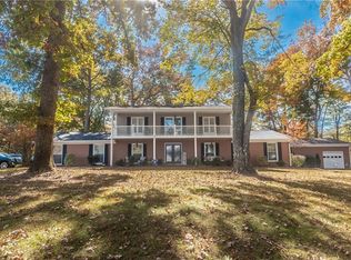 271 Pineview Dr, Mount Airy, NC 27030