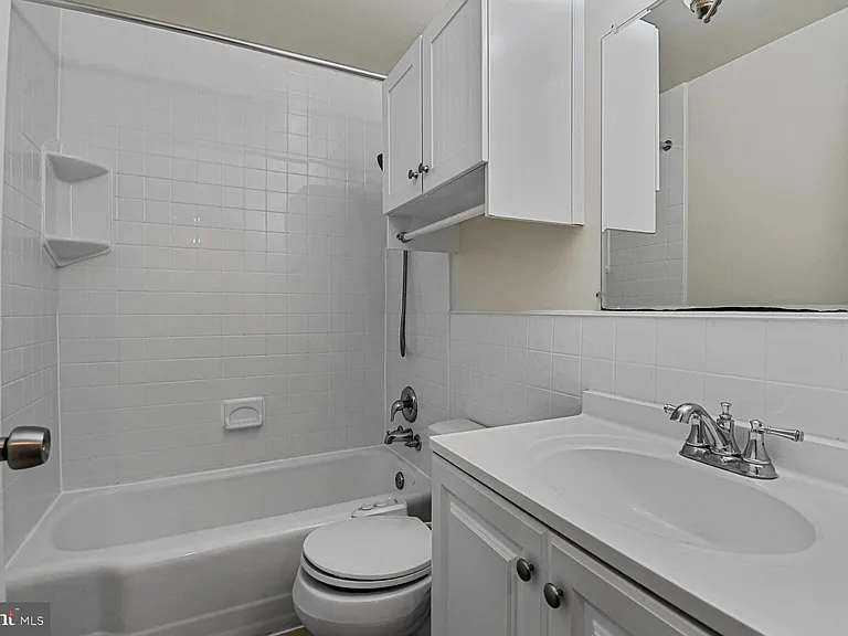 4000 Tunlaw Rd NW #419 — Photo 13