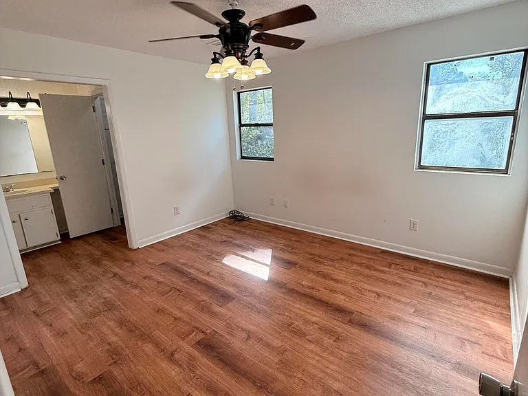 925 Hunting Ridge Rd — Photo 8