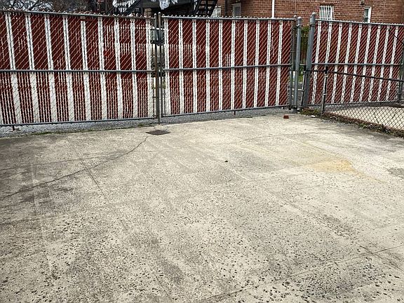 4th image of 10117 Avenue J