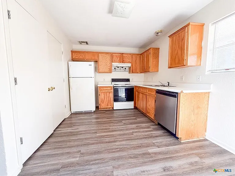 4305 Shawn Dr #C — Photo 3