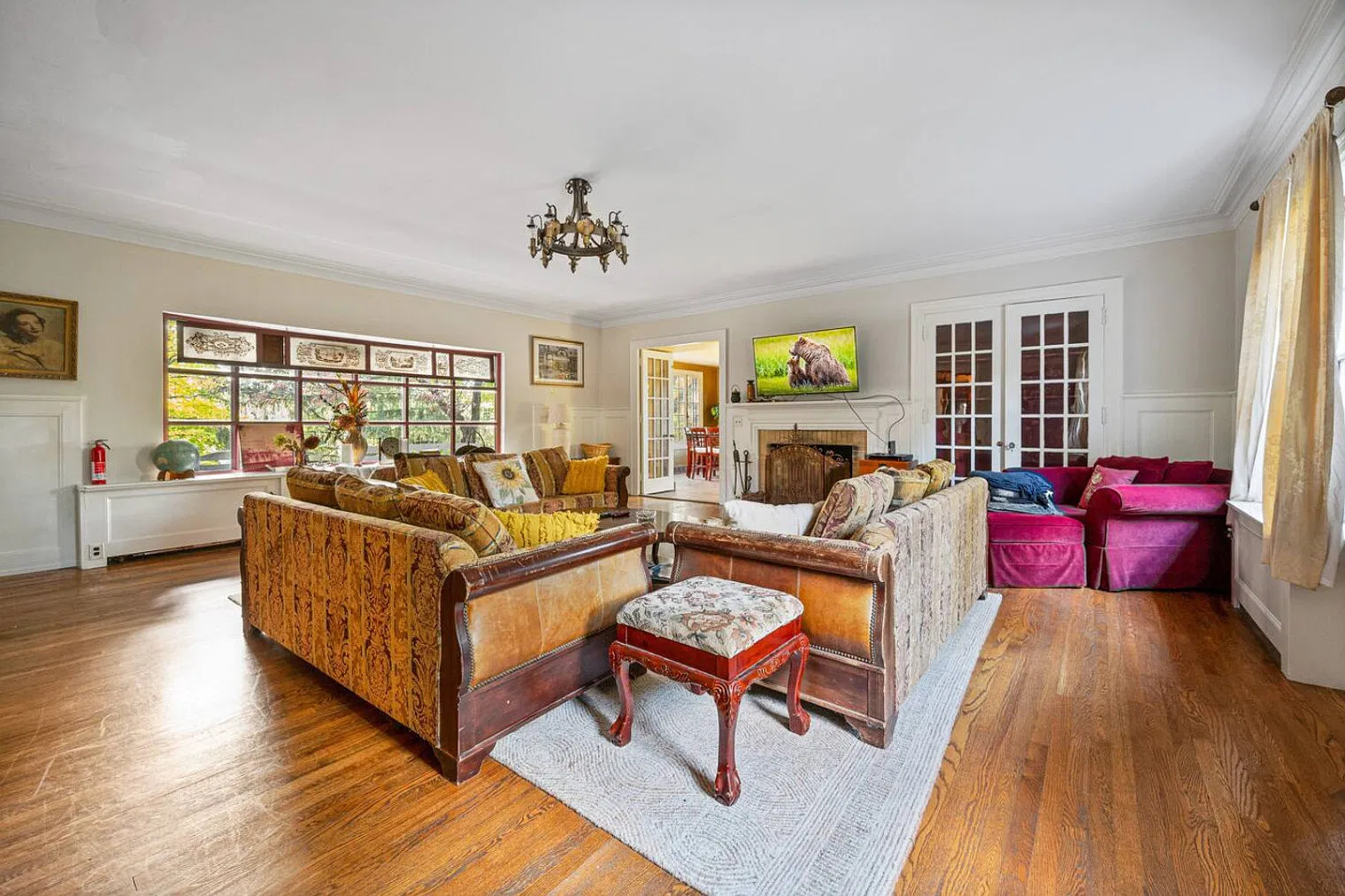7 bed, 6.0 bath, 6684 sqft, $18,305 — Photo 3