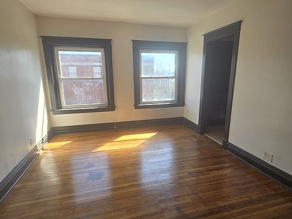 4th image of 1925 E Truman Rd