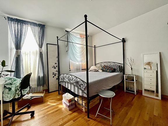 4th image of 98 Kingsland Ave APT 2R
