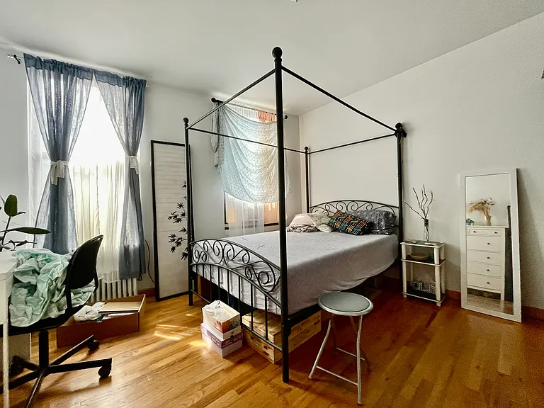 98 Kingsland Ave #2R — Photo 4