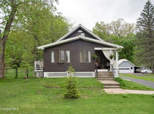 975 Riverview Rd, Niskayuna, NY 12309