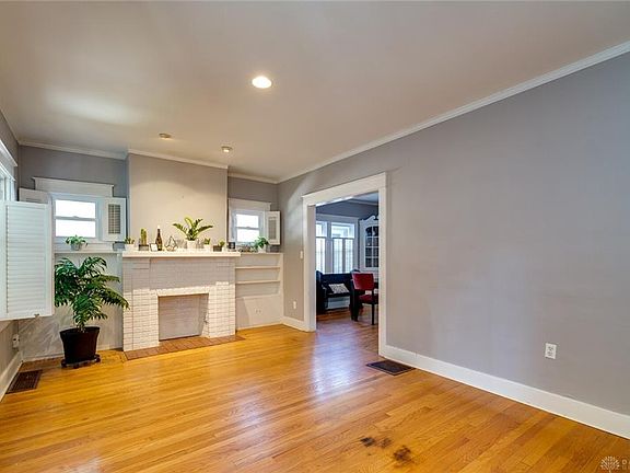 5th image of 221 Peach Orchard Ave E