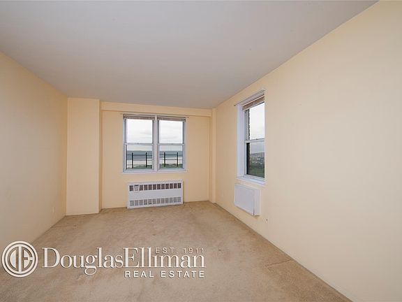 3rd image of 5900 Arlington Ave APT 10A