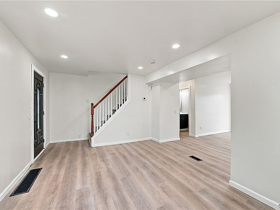 5th image of 52 Whitman Rd
