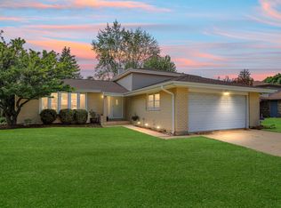 998 Navajo St, Carol Stream, IL 60188