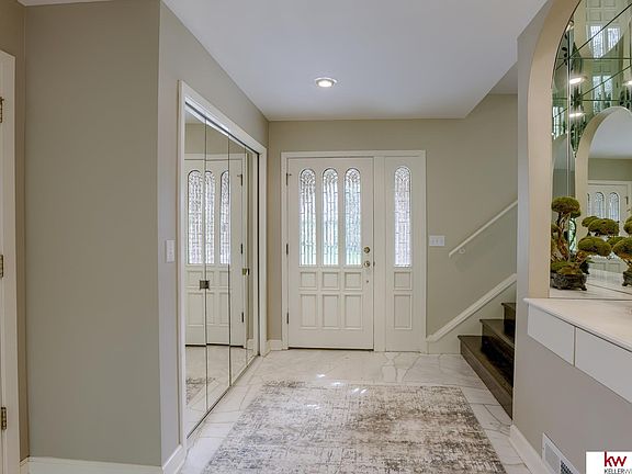 3rd image of 517 Martin Dr N