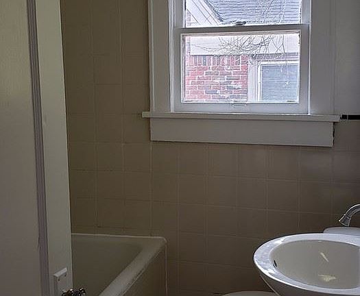 5th image of 2020 Hardin Dr