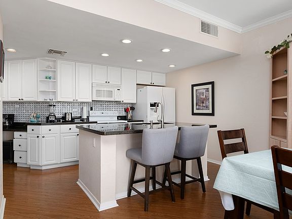 5th image of 1000 Padre Blvd Unit 902