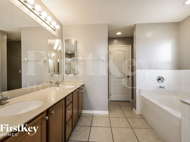 1035 NW 16th Pl — Photo 9