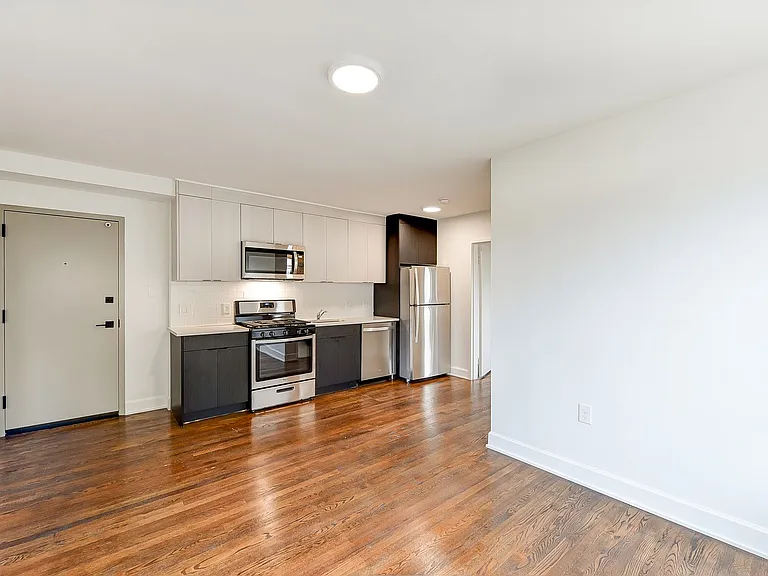 Elevated Northwest DC Living at The Pinnacle — Photo 40