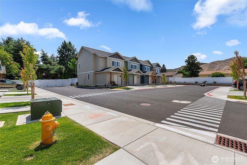 4th image of 1030 Finch Lane #D2