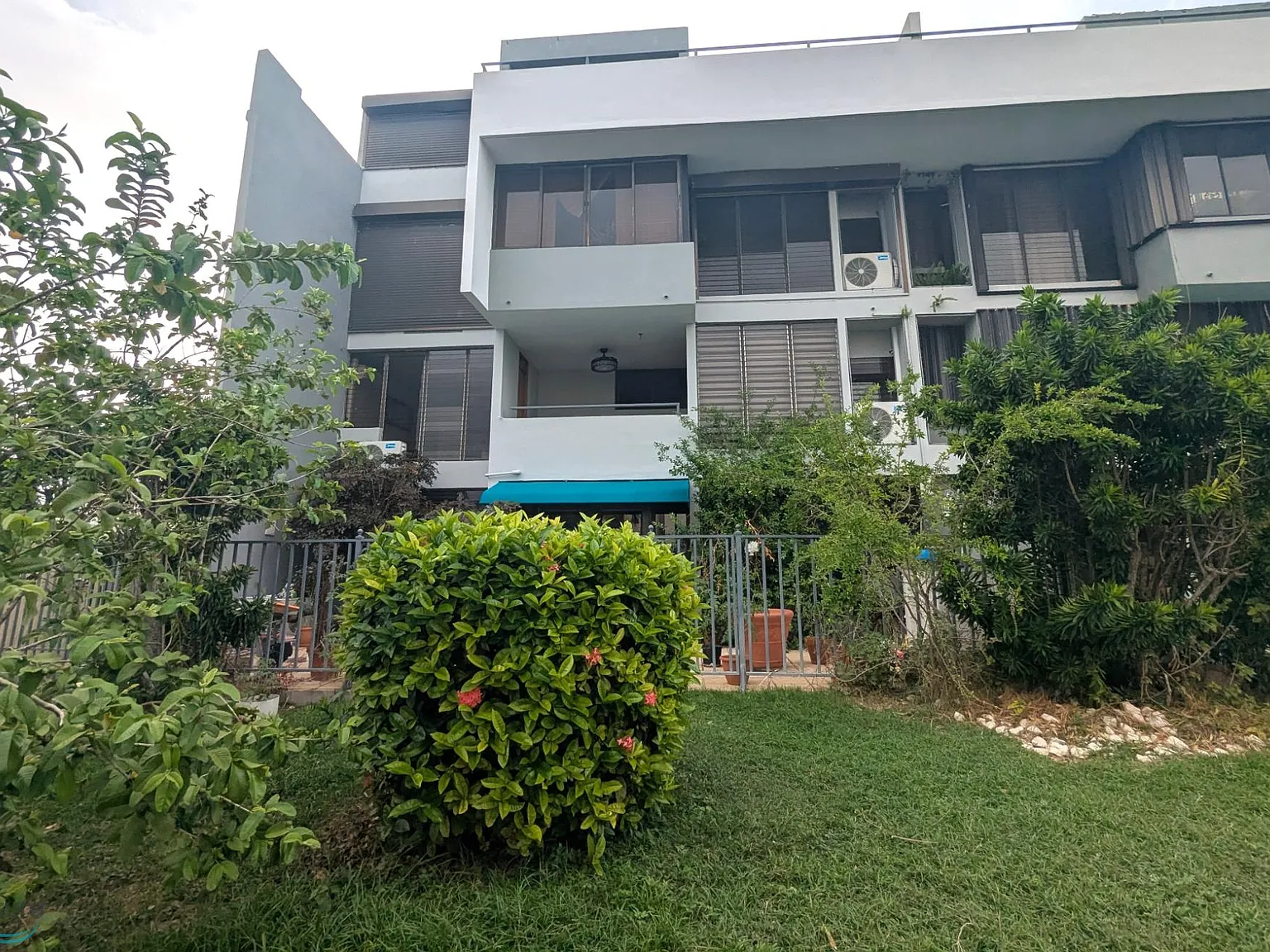 Paseo De La Reina (Condominio) — Photo 4
