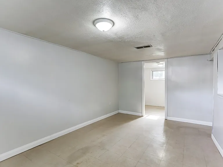 2563 Kingston Rd #BASEMENT — Photo 5