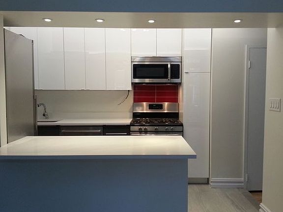 5th image of 139 W 13th St APT 2