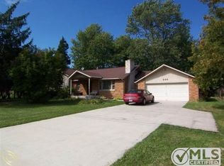 585 E Square Lake Rd, Troy, MI 48085